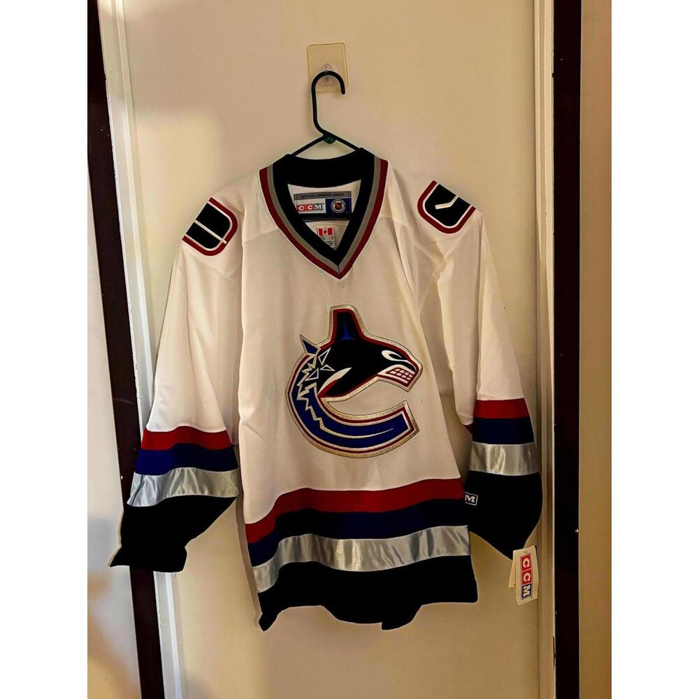 CCM Vancouver Canucks Official Licensed Hockey Jersey Size L